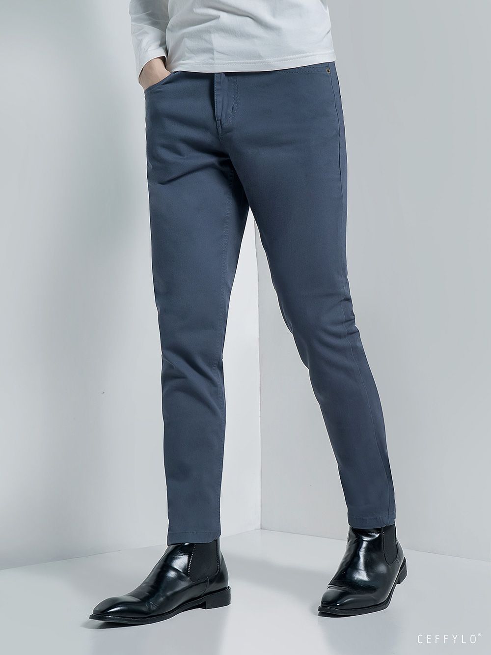 Quần khaki túi chéo Ceffylo - Đen Quần khaki túi chéo Ceffylo - Đen